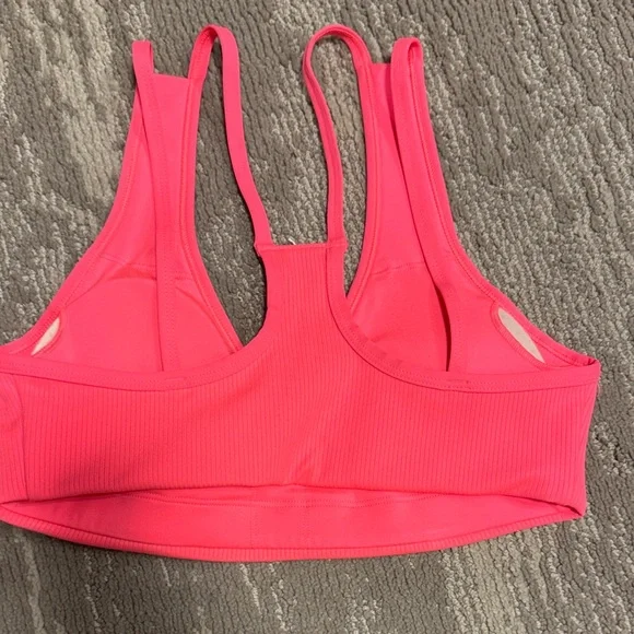ALO Yoga Coral Sports Bra - Picture 3 of 3